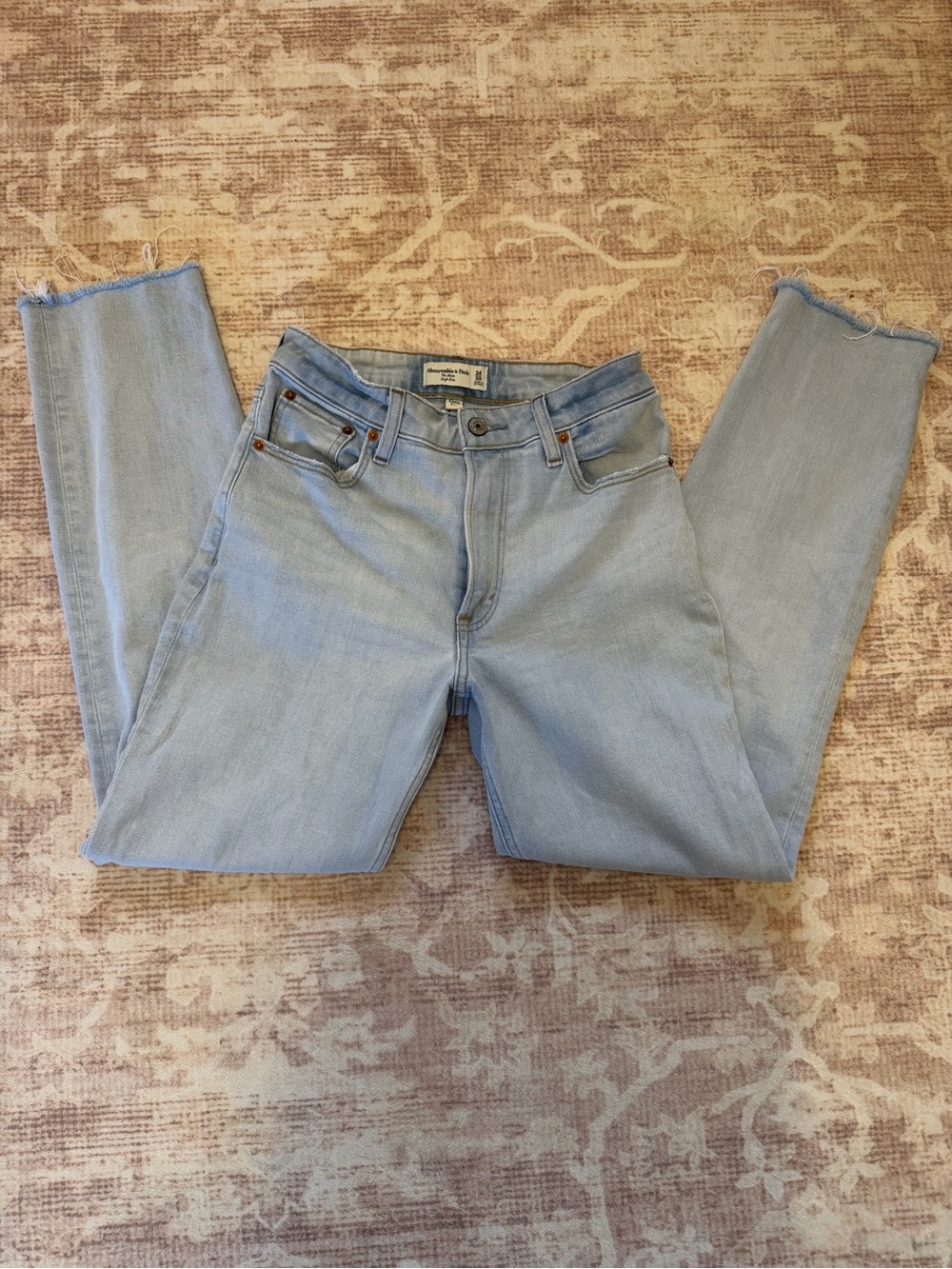 Abercrombie & Fitch Light Blue The Mom High-Rise Jeans